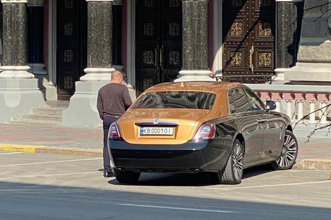 Head of Ukraine Central Bank Buys new Rolls Royce "Ghost"